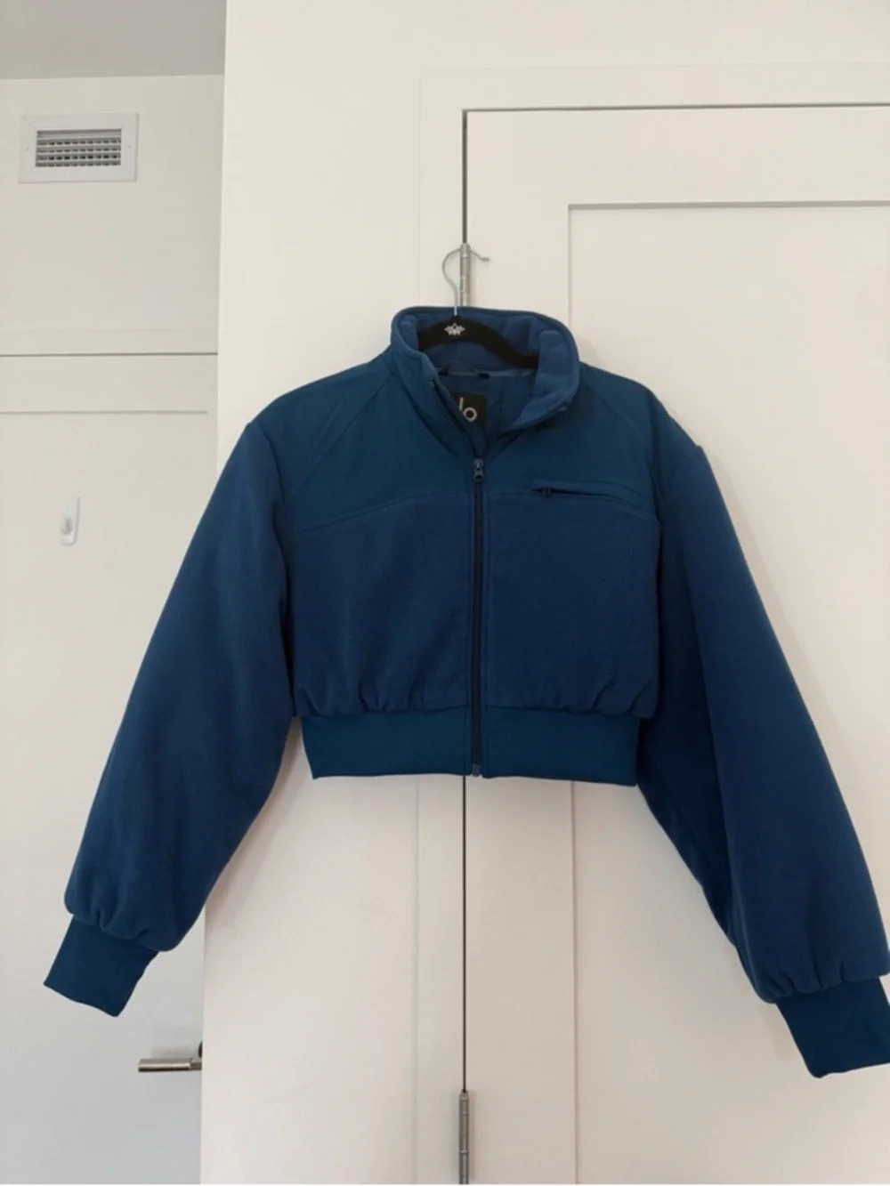 ALO YOGA polar fleece cropped wintry mix jacket in eclipse blue - Picture 4 of 9